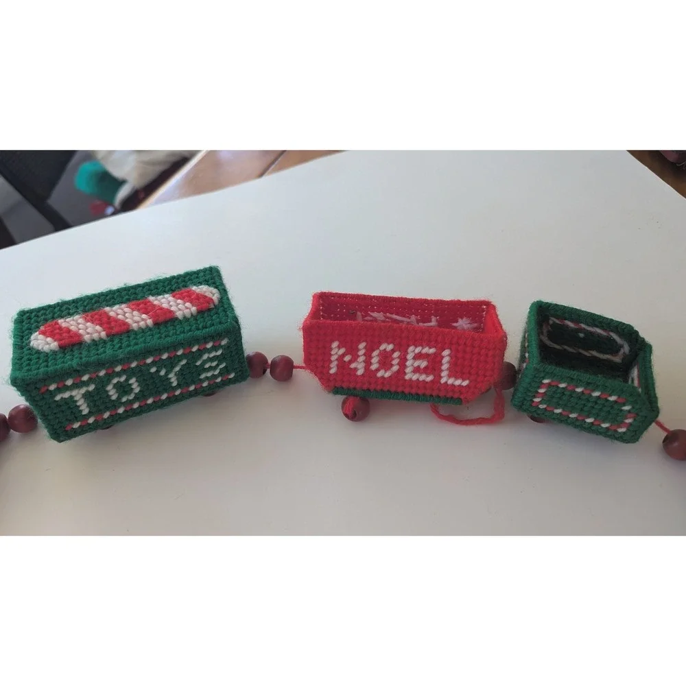 Handmade Plastic Canvas‎ Christmas Train Garland Noel Toys Red Green 25 Inch
